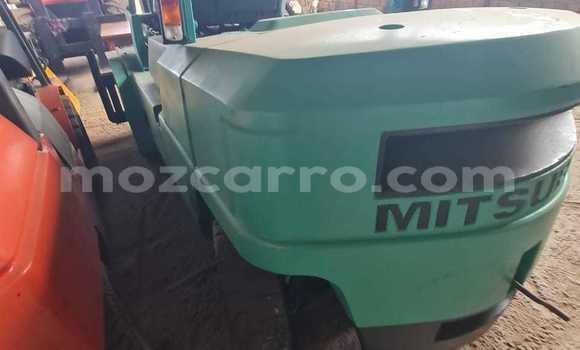 Nunua Ilio tumika AM General HMMWV (Humvee) Nyingine Gari ndani ya Maputo nchini Maputo Nunua Ilio tumika AM General HMMWV (Humvee) Nyingine Gari ndani ya Maputo nchini Maputo