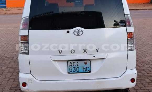 Nunua Ilio tumika Toyota Voxy Nyeupe Gari ndani ya Maputo nchini Maputo Nunua Ilio tumika Toyota Voxy Nyeupe Gari ndani ya Maputo nchini Maputo
