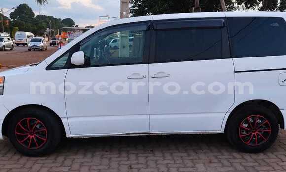 Nunua Ilio tumika Toyota Voxy Nyeupe Gari ndani ya Maputo nchini Maputo Nunua Ilio tumika Toyota Voxy Nyeupe Gari ndani ya Maputo nchini Maputo