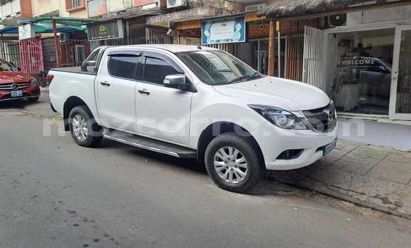 Comprar Usado Mazda BT-50 Branco Carro em Maputo em Maputo