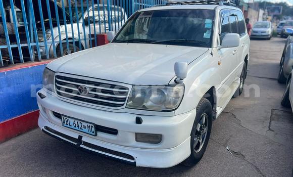 Nunua Ilio tumika Toyota Land Cruiser Prado Nyeupe Gari ndani ya Maputo nchini Maputo Nunua Ilio tumika Toyota Land Cruiser Prado Nyeupe Gari ndani ya Maputo nchini Maputo