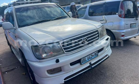 Nunua Ilio tumika Toyota Land Cruiser Prado Nyeupe Gari ndani ya Maputo nchini Maputo Nunua Ilio tumika Toyota Land Cruiser Prado Nyeupe Gari ndani ya Maputo nchini Maputo