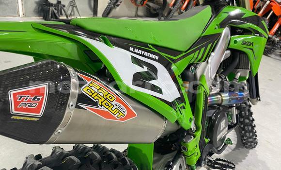 Nunua Ilio tumika Kawasaki KX Kijani Bike ndani ya Maputo nchini Maputo Nunua Ilio tumika Kawasaki KX Kijani Bike ndani ya Maputo nchini Maputo