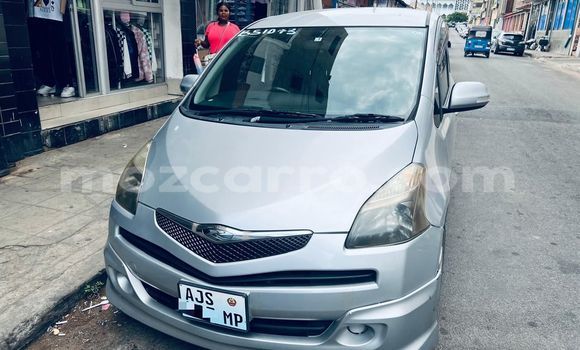 Tenga Tsaru Toyota Ractis Sirivha Mota in Maputo in Maputo