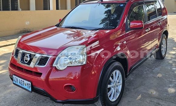 Tenga Tsaru Nissan X-Trail Tsvuku Mota in Beira in Sofala