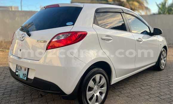 Comprar Usado Mazda Demio Branco Carro em Beira em Sofala Comprar Usado Mazda Demio Branco Carro em Beira em Sofala