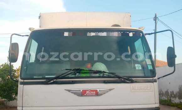 Comprar Usado Hino 300 Series Branco Caminhão em Maputo em Maputo