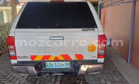 Tenga Tsaru Isuzu D-MAX Chena Mota in Maputo in Maputo Tenga Tsaru Isuzu D-MAX Chena Mota in Maputo in Maputo