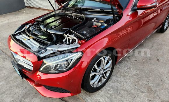 Comprar Usado Mercedes-Benz C-Classe Vermelho Carro em Maputo em Maputo Comprar Usado Mercedes-Benz C-Classe Vermelho Carro em Maputo em Maputo