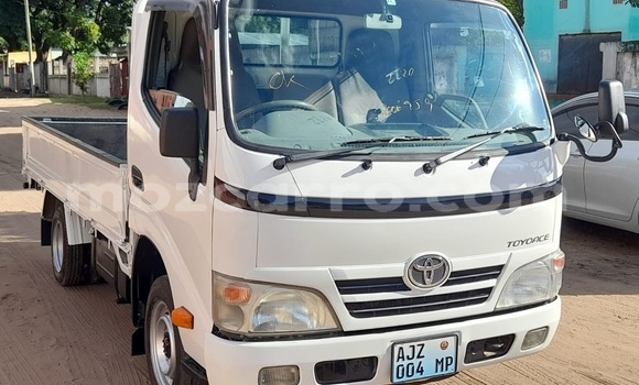 Comprar Usado Toyota Town Ace Branco Carro em Moçambique em Nampula