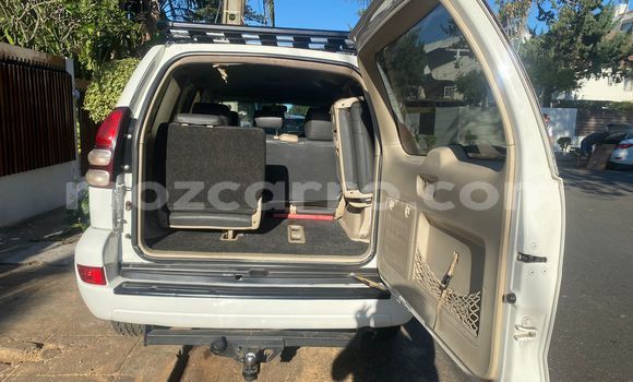 Nunua Ilio tumika Toyota Land Cruiser Prado Nyeupe Gari ndani ya Maputo nchini Maputo Nunua Ilio tumika Toyota Land Cruiser Prado Nyeupe Gari ndani ya Maputo nchini Maputo