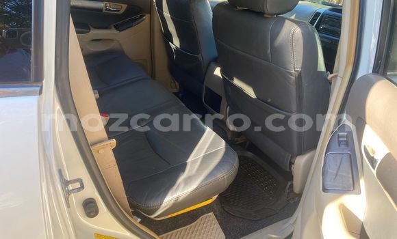 Nunua Ilio tumika Toyota Land Cruiser Prado Nyeupe Gari ndani ya Maputo nchini Maputo Nunua Ilio tumika Toyota Land Cruiser Prado Nyeupe Gari ndani ya Maputo nchini Maputo