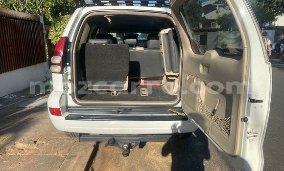 Nunua Ilio tumika Toyota Land Cruiser Prado Nyeupe Gari ndani ya Maputo nchini Maputo Nunua Ilio tumika Toyota Land Cruiser Prado Nyeupe Gari ndani ya Maputo nchini Maputo