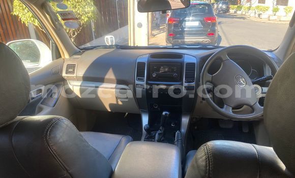 Nunua Ilio tumika Toyota Land Cruiser Prado Nyeupe Gari ndani ya Maputo nchini Maputo Nunua Ilio tumika Toyota Land Cruiser Prado Nyeupe Gari ndani ya Maputo nchini Maputo