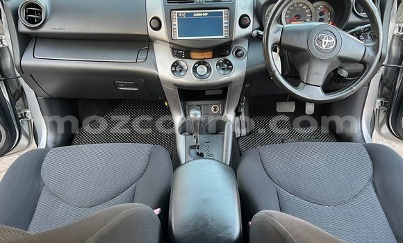 Nunua Ilio tumika Toyota RAV4 Fedha Gari ndani ya Maputo nchini Maputo Nunua Ilio tumika Toyota RAV4 Fedha Gari ndani ya Maputo nchini Maputo