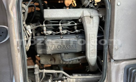 Nunua Ilio tumika Toyota Coaster Nyeupe Gari ndani ya Maputo nchini Maputo Nunua Ilio tumika Toyota Coaster Nyeupe Gari ndani ya Maputo nchini Maputo