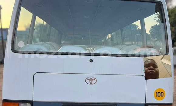 Nunua Ilio tumika Toyota Coaster Nyeupe Gari ndani ya Maputo nchini Maputo Nunua Ilio tumika Toyota Coaster Nyeupe Gari ndani ya Maputo nchini Maputo
