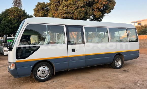 Nunua Ilio tumika Toyota Coaster Nyeupe Gari ndani ya Maputo nchini Maputo Nunua Ilio tumika Toyota Coaster Nyeupe Gari ndani ya Maputo nchini Maputo