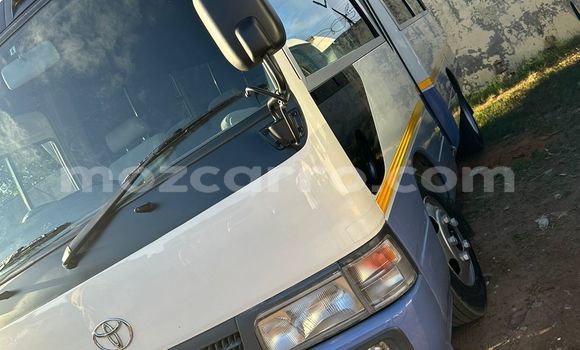 Nunua Ilio tumika Toyota Coaster Nyeupe Gari ndani ya Maputo nchini Maputo