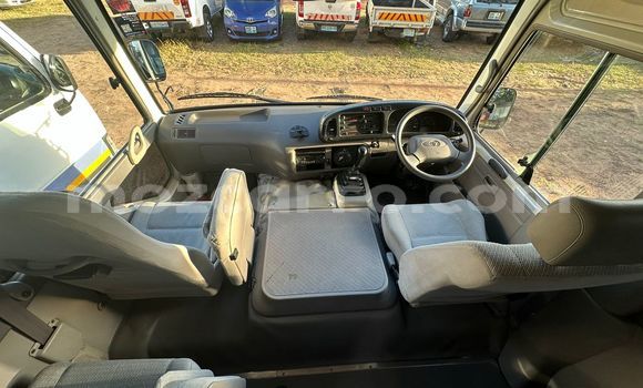 Comprar Usado Toyota Coaster Branco Carro em Maputo em Maputo Comprar Usado Toyota Coaster Branco Carro em Maputo em Maputo