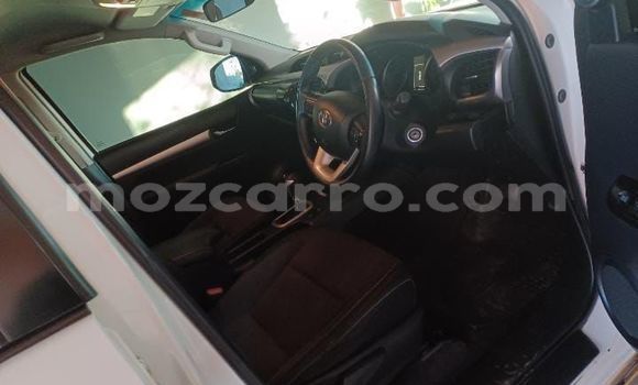 Comprar Usado Toyota Hilux Branco Carro em Maputo em Maputo Comprar Usado Toyota Hilux Branco Carro em Maputo em Maputo