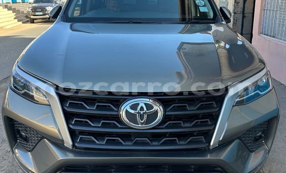 Comprar Usado Toyota Fortuner Verde Carro em Maputo em Maputo