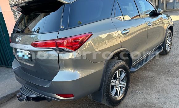 Nunua Ilio tumika Toyota Fortuner Kijani Gari ndani ya Maputo nchini Maputo Nunua Ilio tumika Toyota Fortuner Kijani Gari ndani ya Maputo nchini Maputo