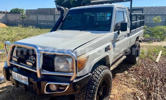 Nunua Ilio tumika Toyota Land Cruiser Nyeupe Gari ndani ya Maputo nchini Maputo