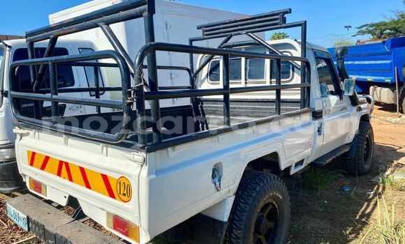 Buy Used Toyota Land Cruiser White Car in Maputo in Maputo Buy Used Toyota Land Cruiser White Car in Maputo in Maputo