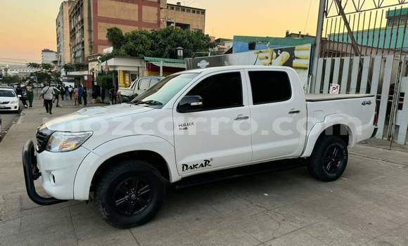 Nunua Ilio tumika Toyota Hilux Nyeupe Gari ndani ya Maputo nchini Maputo Nunua Ilio tumika Toyota Hilux Nyeupe Gari ndani ya Maputo nchini Maputo