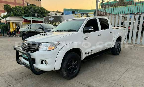 Nunua Ilio tumika Toyota Hilux Nyeupe Gari ndani ya Maputo nchini Maputo Nunua Ilio tumika Toyota Hilux Nyeupe Gari ndani ya Maputo nchini Maputo