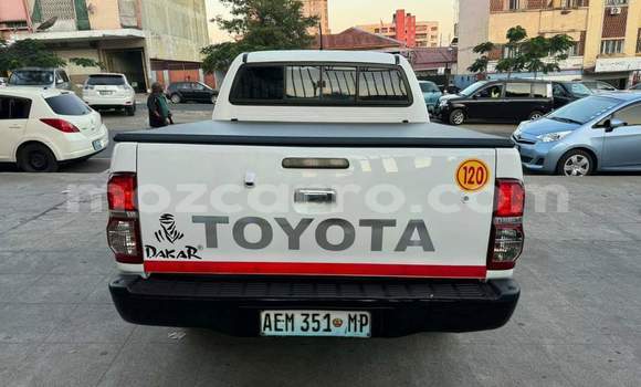 Nunua Ilio tumika Toyota Hilux Nyeupe Gari ndani ya Maputo nchini Maputo Nunua Ilio tumika Toyota Hilux Nyeupe Gari ndani ya Maputo nchini Maputo