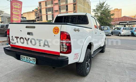 Nunua Ilio tumika Toyota Hilux Nyeupe Gari ndani ya Maputo nchini Maputo Nunua Ilio tumika Toyota Hilux Nyeupe Gari ndani ya Maputo nchini Maputo