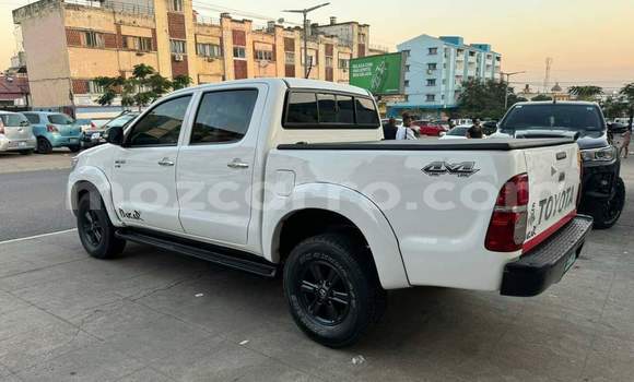 Nunua Ilio tumika Toyota Hilux Nyeupe Gari ndani ya Maputo nchini Maputo Nunua Ilio tumika Toyota Hilux Nyeupe Gari ndani ya Maputo nchini Maputo