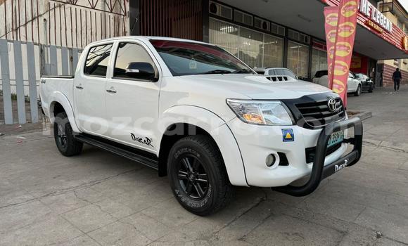 Comprar Usado Toyota Hilux Branco Carro em Maputo em Maputo