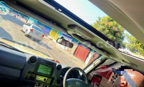 Nunua Ilio tumika Toyota Land Cruiser Brown Gari ndani ya Maputo nchini Maputo Nunua Ilio tumika Toyota Land Cruiser Brown Gari ndani ya Maputo nchini Maputo