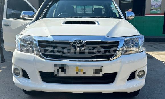 Nunua Ilio tumika Toyota Hilux Nyeupe Gari ndani ya Maputo nchini Maputo Nunua Ilio tumika Toyota Hilux Nyeupe Gari ndani ya Maputo nchini Maputo