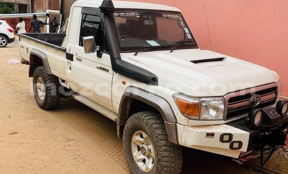 Buy Used Toyota Land Cruiser White Car in Maputo in Maputo Buy Used Toyota Land Cruiser White Car in Maputo in Maputo