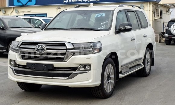 Comprar Importar Toyota Land Cruiser Branco Carro em Import - Dubai em Cabo Delgado Comprar Importar Toyota Land Cruiser Branco Carro em Import - Dubai em Cabo Delgado
