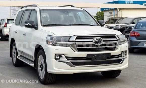 Comprar Importar Toyota Land Cruiser Branco Carro em Import - Dubai em Cabo Delgado Comprar Importar Toyota Land Cruiser Branco Carro em Import - Dubai em Cabo Delgado