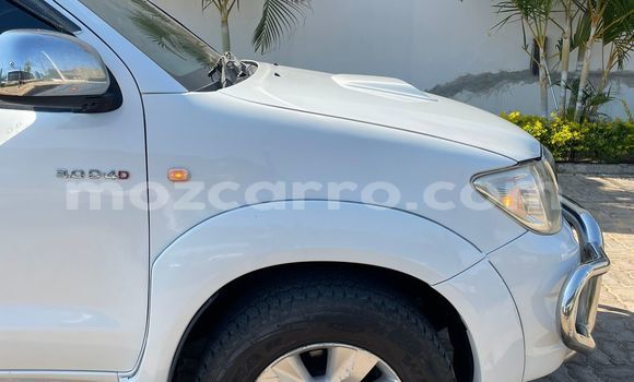 Nunua Ilio tumika Toyota Hilux Nyeupe Gari ndani ya Maputo nchini Maputo Nunua Ilio tumika Toyota Hilux Nyeupe Gari ndani ya Maputo nchini Maputo