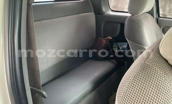 Nunua Ilio tumika Toyota Hilux Nyeupe Gari ndani ya Maputo nchini Maputo Nunua Ilio tumika Toyota Hilux Nyeupe Gari ndani ya Maputo nchini Maputo