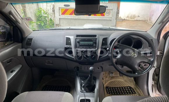 Nunua Ilio tumika Toyota Hilux Nyeupe Gari ndani ya Maputo nchini Maputo Nunua Ilio tumika Toyota Hilux Nyeupe Gari ndani ya Maputo nchini Maputo