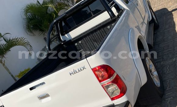 Nunua Ilio tumika Toyota Hilux Nyeupe Gari ndani ya Maputo nchini Maputo Nunua Ilio tumika Toyota Hilux Nyeupe Gari ndani ya Maputo nchini Maputo