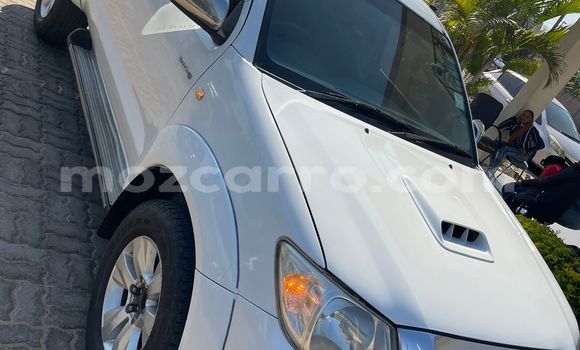 Nunua Ilio tumika Toyota Hilux Nyeupe Gari ndani ya Maputo nchini Maputo Nunua Ilio tumika Toyota Hilux Nyeupe Gari ndani ya Maputo nchini Maputo