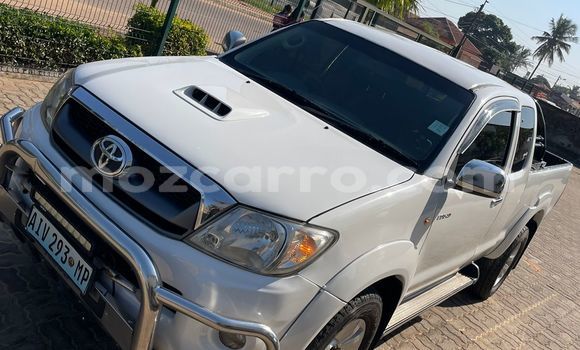 Nunua Ilio tumika Toyota Hilux Nyeupe Gari ndani ya Maputo nchini Maputo Nunua Ilio tumika Toyota Hilux Nyeupe Gari ndani ya Maputo nchini Maputo