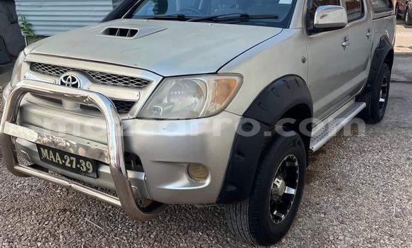 Comprar Usado Toyota Hilux Prata Carro em Maputo em Maputo