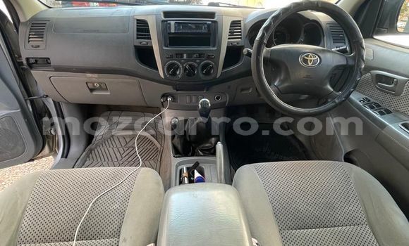Nunua Ilio tumika Toyota Hilux Fedha Gari ndani ya Maputo nchini Maputo Nunua Ilio tumika Toyota Hilux Fedha Gari ndani ya Maputo nchini Maputo