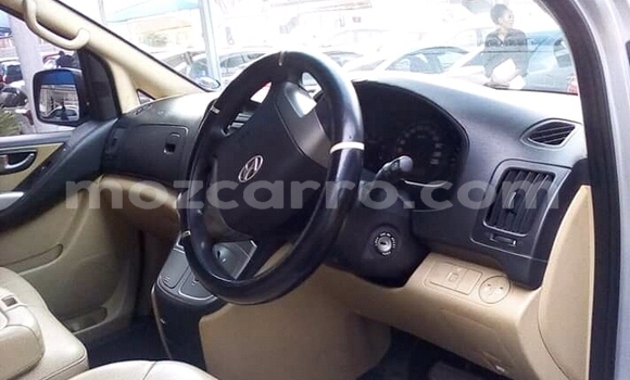 Nunua Ilio tumika Hyundai H1 Nyeupe Gari ndani ya Chigubo nchini Gaza Nunua Ilio tumika Hyundai H1 Nyeupe Gari ndani ya Chigubo nchini Gaza