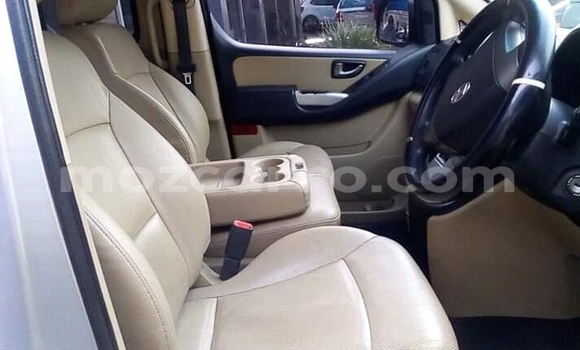 Nunua Ilio tumika Hyundai H1 Nyeupe Gari ndani ya Chigubo nchini Gaza Nunua Ilio tumika Hyundai H1 Nyeupe Gari ndani ya Chigubo nchini Gaza